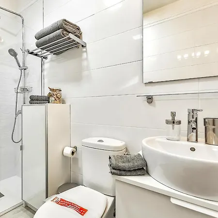 Apartment & Refreshing Pool Holidays Air-conditioning , *