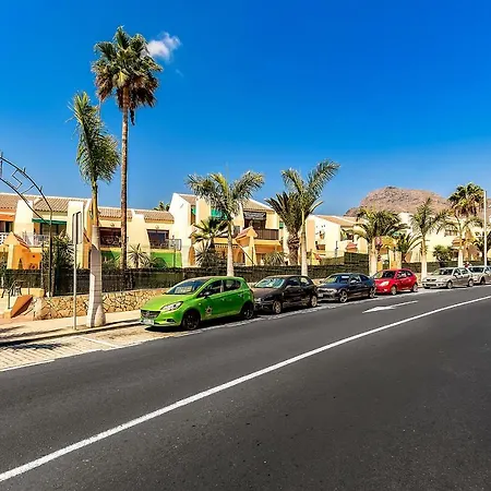 Apartment & Refreshing Pool Holidays Air-conditioning ,