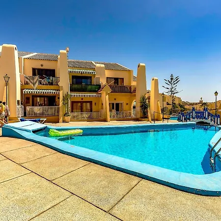 & Refreshing Pool Holidays Air-conditioning , *