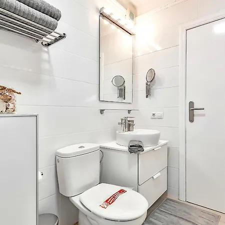 & Refreshing Pool Holidays Air-conditioning , Apartment *