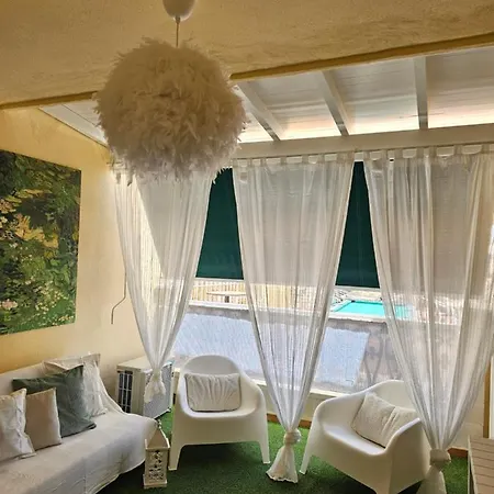 & Refreshing Pool Holidays Air-conditioning , Apartment *