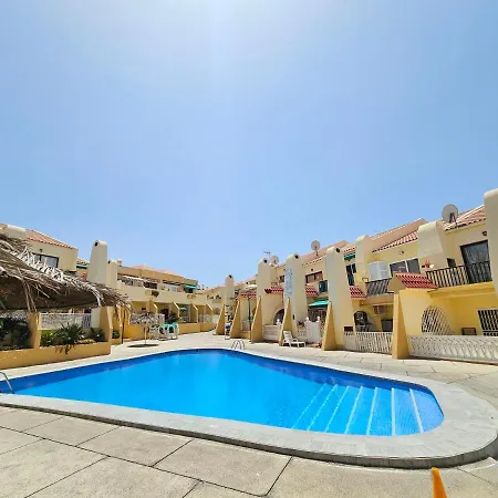 Apartment & Refreshing Pool Holidays Air-conditioning ,